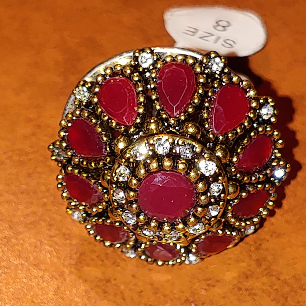 Gold-Tone Red Vintage Statement Cocktail Lub Ruby's & Zercony Silver Ring.